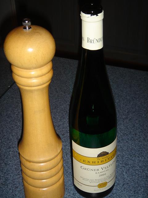 GrÃ¼ner Veltliner Kamptal 2005, and my pepper pot (for some reason)