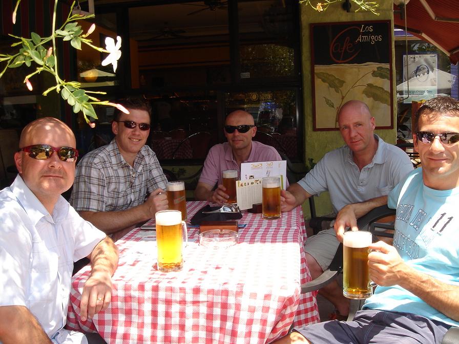 Los amigos (my mates) about to eat a rubbish Bocadillo (for some reason)