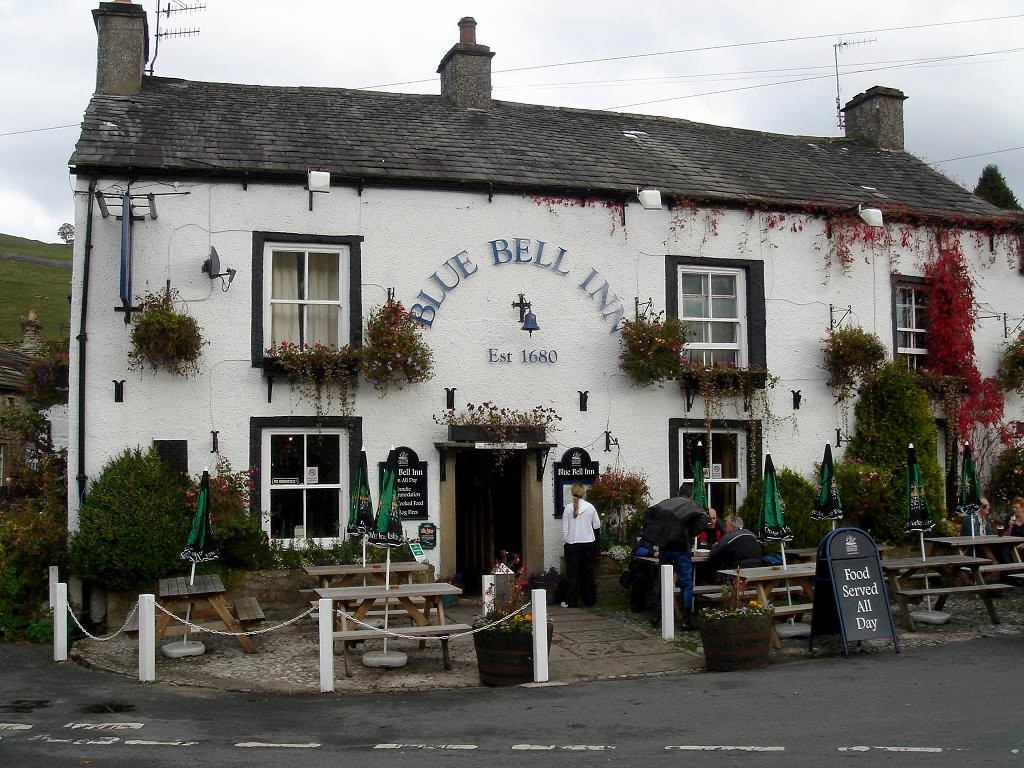 A welcome in the hillsides - La Cloche Bleu, Kettlewell